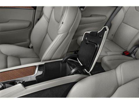 2022 Volvo XC90 T5 Momentum 7 Passenger