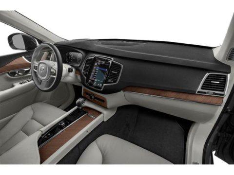 2022 Volvo XC90 T5 Momentum 7 Passenger