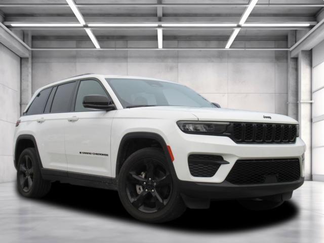 2023 Jeep Grand Cherokee Altitude 4x2