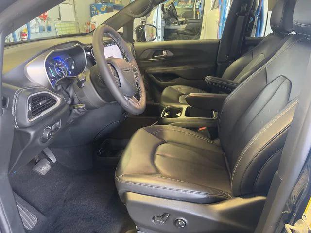 2025 Chrysler Pacifica PACIFICA SELECT