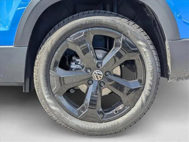 2025 Volkswagen Taos 1.5T SE Black