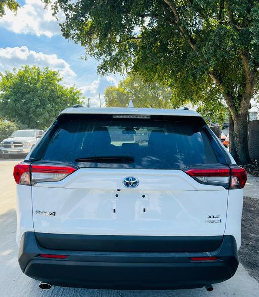 2020 Toyota RAV4 Hybrid XLE