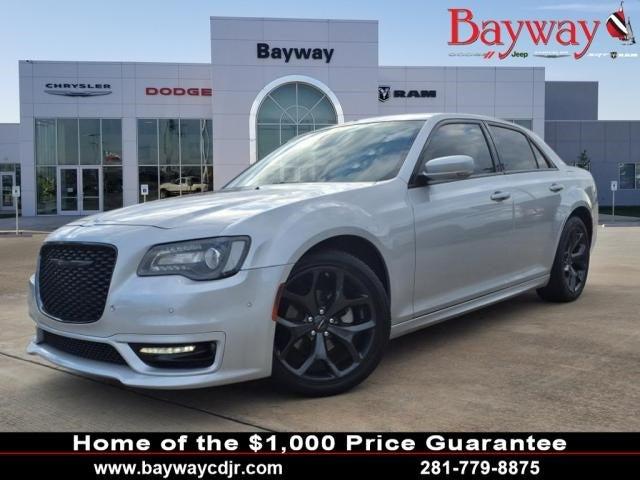 2023 Chrysler 300 Touring L