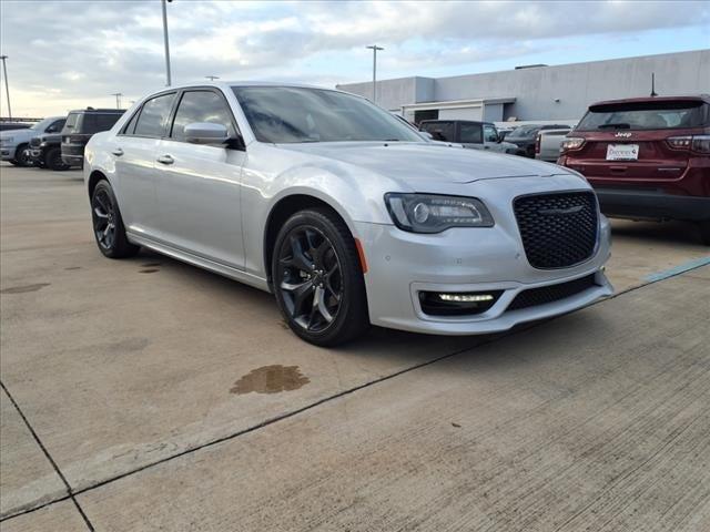 2023 Chrysler 300 Touring L