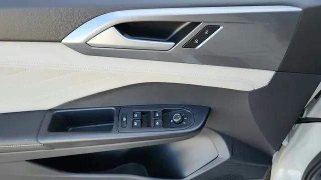 2025 Volkswagen Taos 1.5T SEL