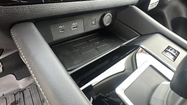2025 Mitsubishi Outlander PHEV SE S-AWC