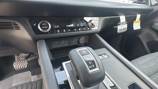 2025 Mitsubishi Outlander PHEV SE S-AWC