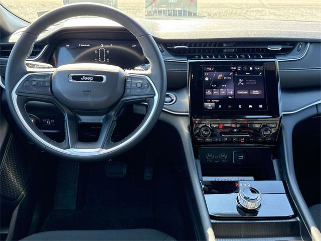 2025 Jeep Grand Cherokee GRAND CHEROKEE L LAREDO 4X4