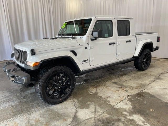 2025 Jeep Gladiator GLADIATOR NIGHTHAWK 4X4