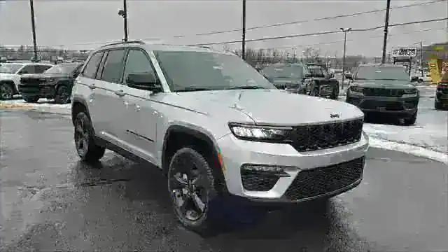 2025 Jeep Grand Cherokee GRAND CHEROKEE LIMITED 4X4