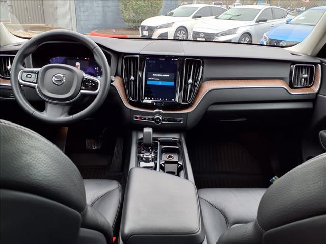 2023 Volvo XC60 B5 Plus Bright Theme