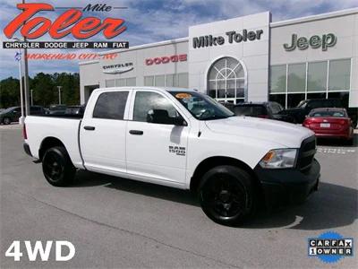 2022 RAM 1500 Classic Tradesman Crew Cab 4x4 57 Box