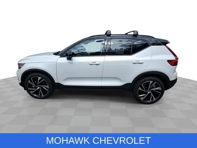 2022 Volvo XC40 T5 R-Design