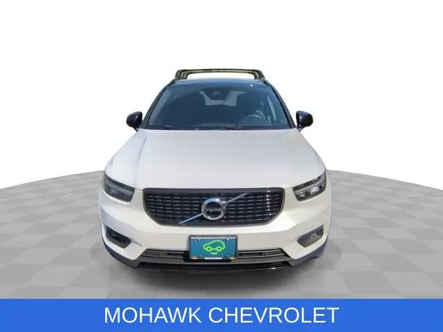 2022 Volvo XC40 T5 R-Design