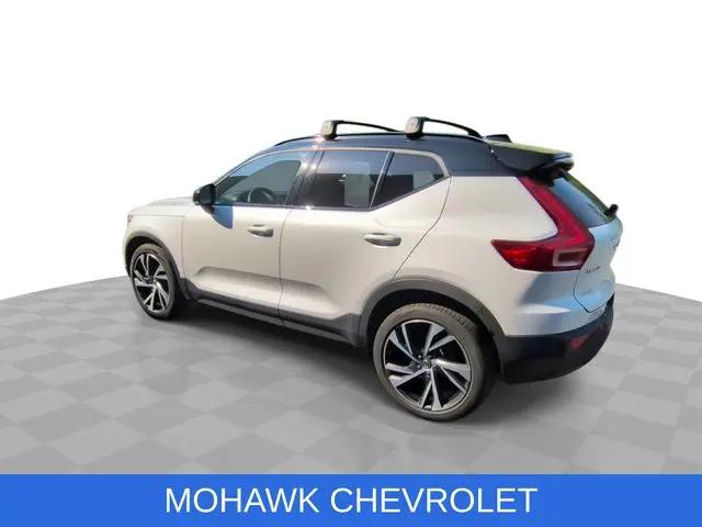 2022 Volvo XC40 T5 R-Design