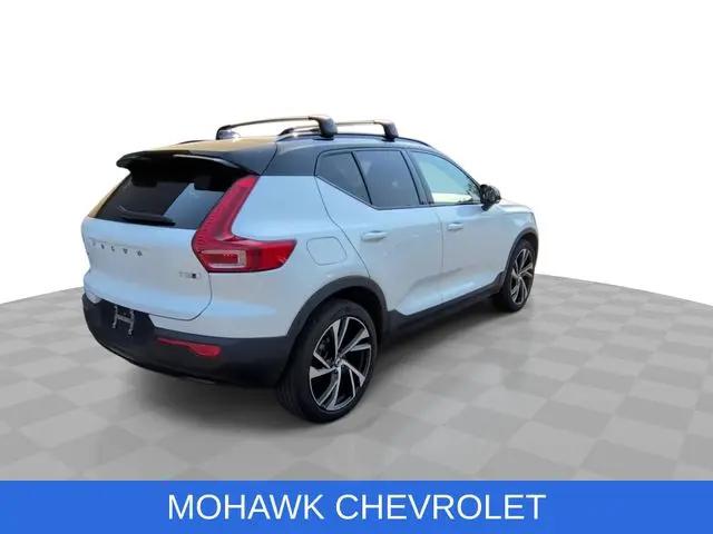 2022 Volvo XC40 T5 R-Design