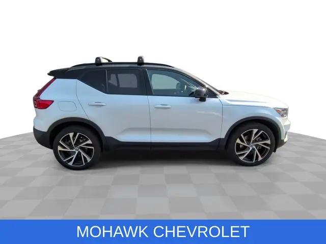 2022 Volvo XC40 T5 R-Design