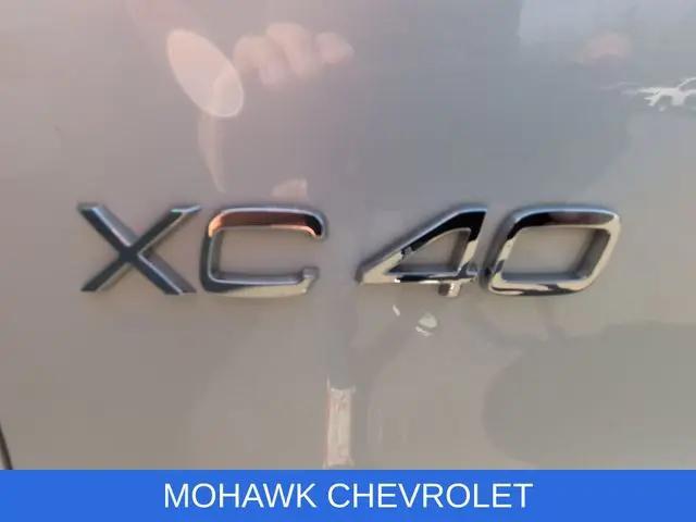 2022 Volvo XC40 T5 R-Design