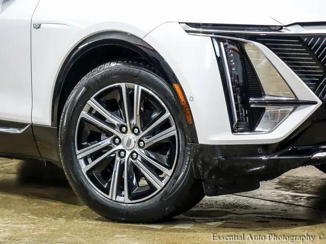 2025 Cadillac iQ Luxury 2 RWD