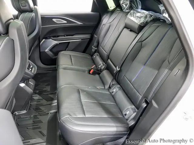 2025 Cadillac iQ Luxury 2 RWD