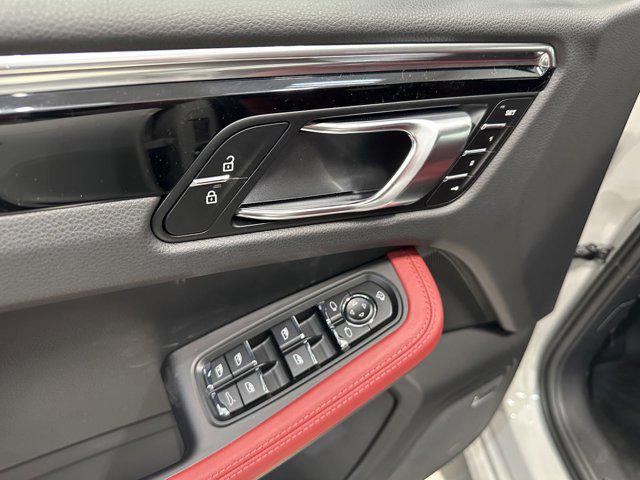 2025 Porsche Macan Macan
