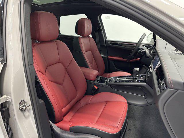 2025 Porsche Macan Macan