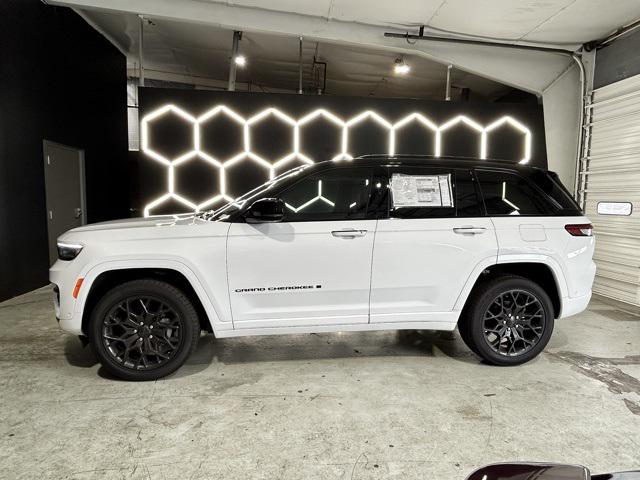 2025 Jeep Grand Cherokee GRAND CHEROKEE SUMMIT RESERVE 4X4