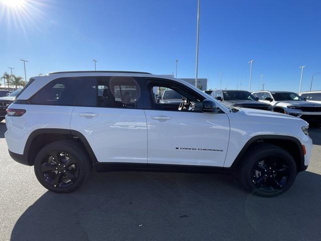 2025 Jeep Grand Cherokee GRAND CHEROKEE ALTITUDE 4X4
