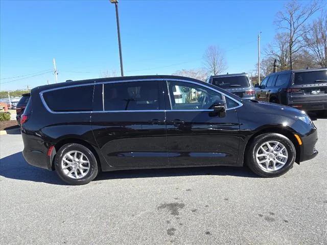 2025 Chrysler Voyager VOYAGER