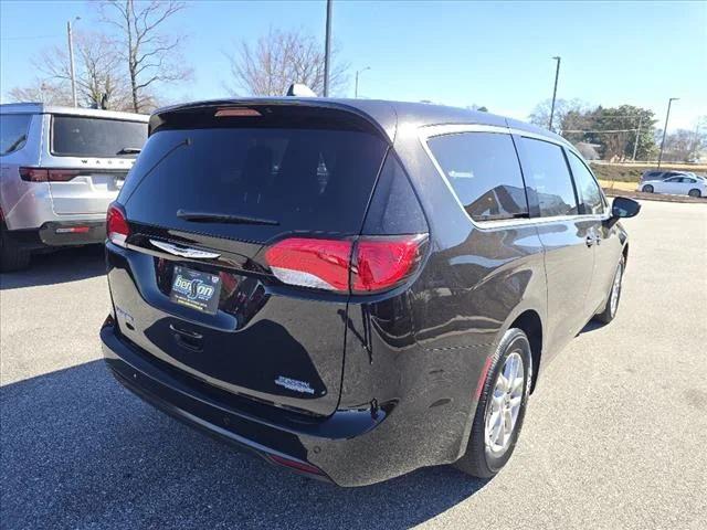 2025 Chrysler Voyager VOYAGER