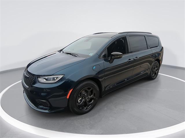 2025 Chrysler Pacifica Hybrid PACIFICA PLUG-IN HYBRID S APPEARANCE