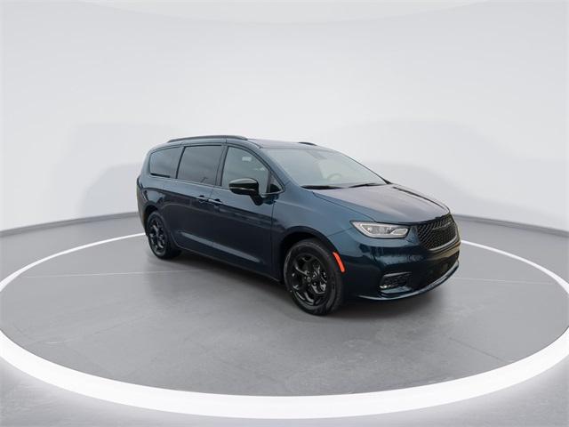 2025 Chrysler Pacifica Hybrid PACIFICA PLUG-IN HYBRID S APPEARANCE