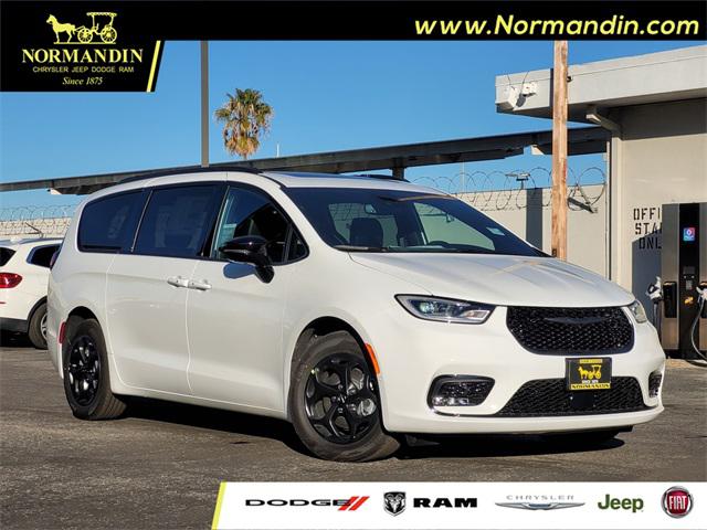 2025 Chrysler Pacifica Hybrid PACIFICA PLUG-IN HYBRID S APPEARANCE