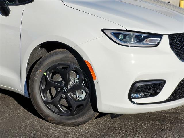 2025 Chrysler Pacifica Hybrid PACIFICA PLUG-IN HYBRID S APPEARANCE