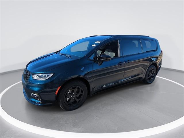 2025 Chrysler Pacifica Hybrid PACIFICA PLUG-IN HYBRID S APPEARANCE