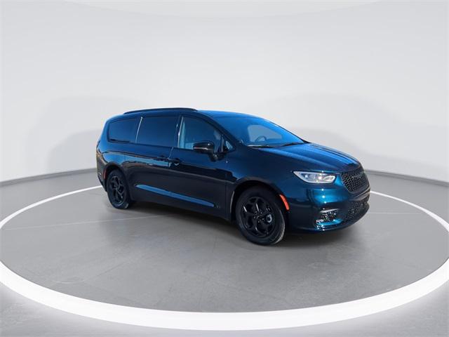 2025 Chrysler Pacifica Hybrid PACIFICA PLUG-IN HYBRID S APPEARANCE