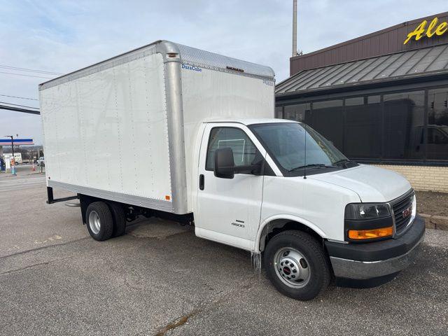 2025 GMC Savana Cutaway 4500 Van