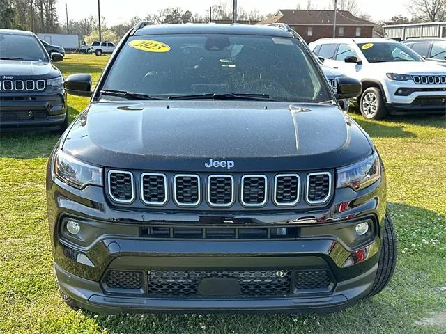 2025 Jeep Compass COMPASS LATITUDE 4X4