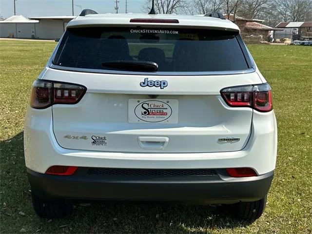 2025 Jeep Compass COMPASS LATITUDE 4X4