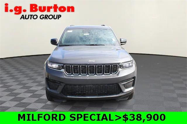 2025 Jeep Grand Cherokee GRAND CHEROKEE LAREDO X 4X4