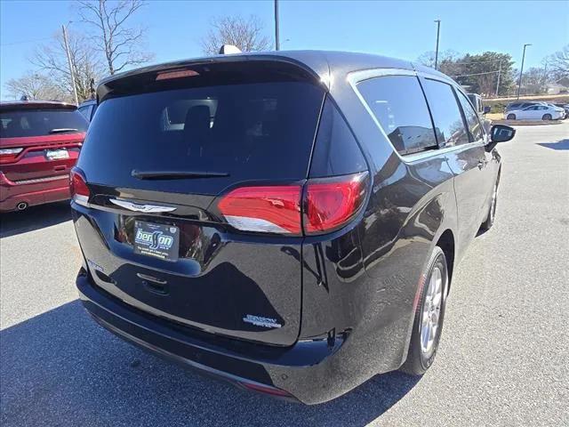 2025 Chrysler Voyager VOYAGER