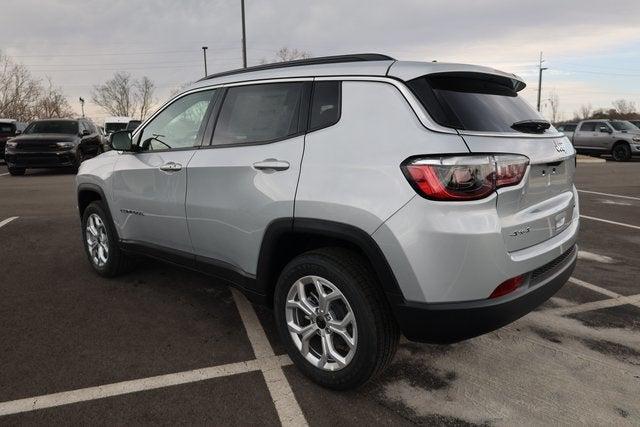 2025 Jeep Compass COMPASS LATITUDE 4X4