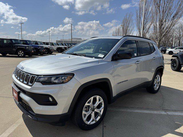 2025 Jeep Compass COMPASS LATITUDE 4X4