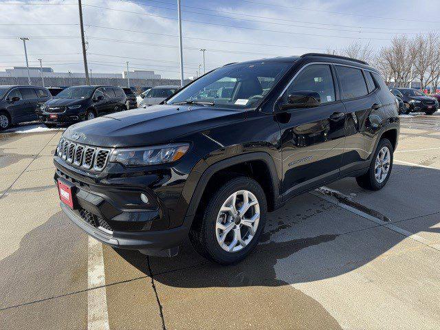 2025 Jeep Compass COMPASS LATITUDE 4X4