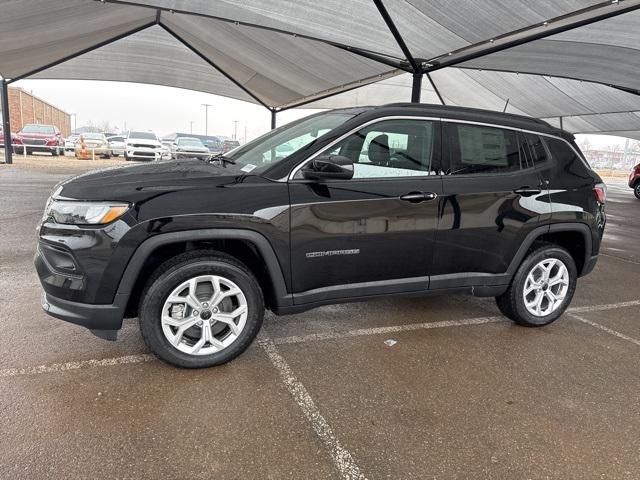2025 Jeep Compass COMPASS LATITUDE 4X4