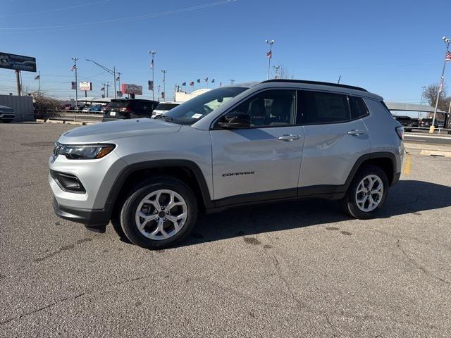 2025 Jeep Compass COMPASS LATITUDE 4X4