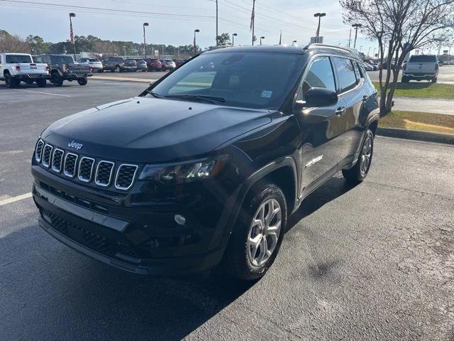 2025 Jeep Compass COMPASS LATITUDE 4X4