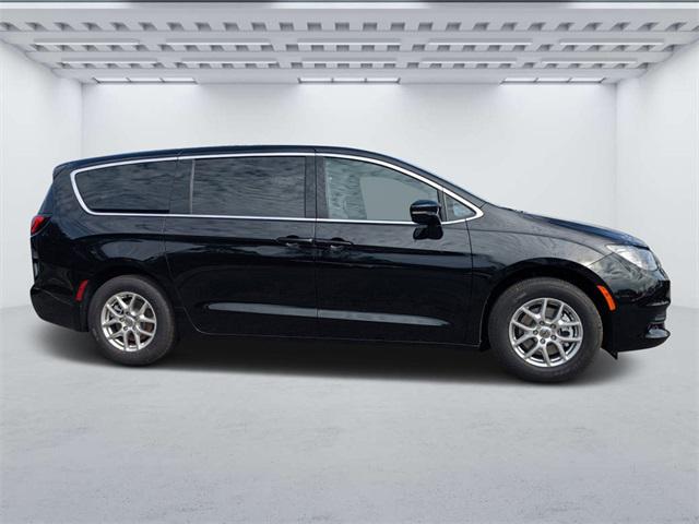2025 Chrysler Voyager VOYAGER