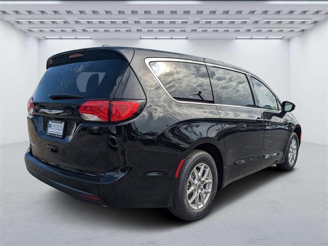2025 Chrysler Voyager VOYAGER