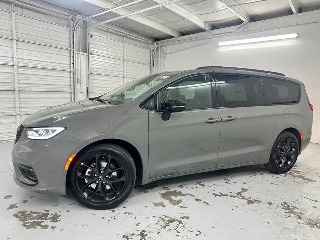 2025 Chrysler Pacifica PACIFICA LIMITED